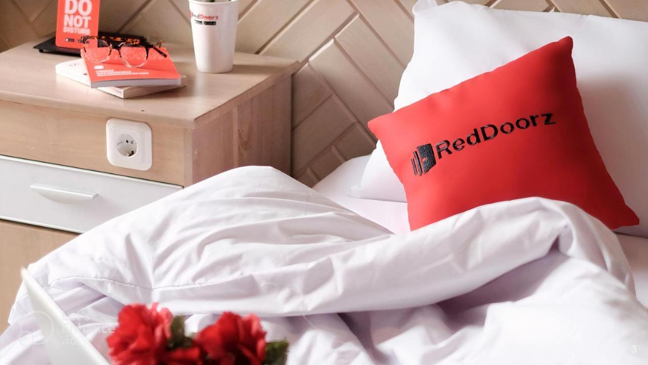 Reddoorz Yen Nam Hotel Hoang Van Thu Хошимин Экстерьер фото
